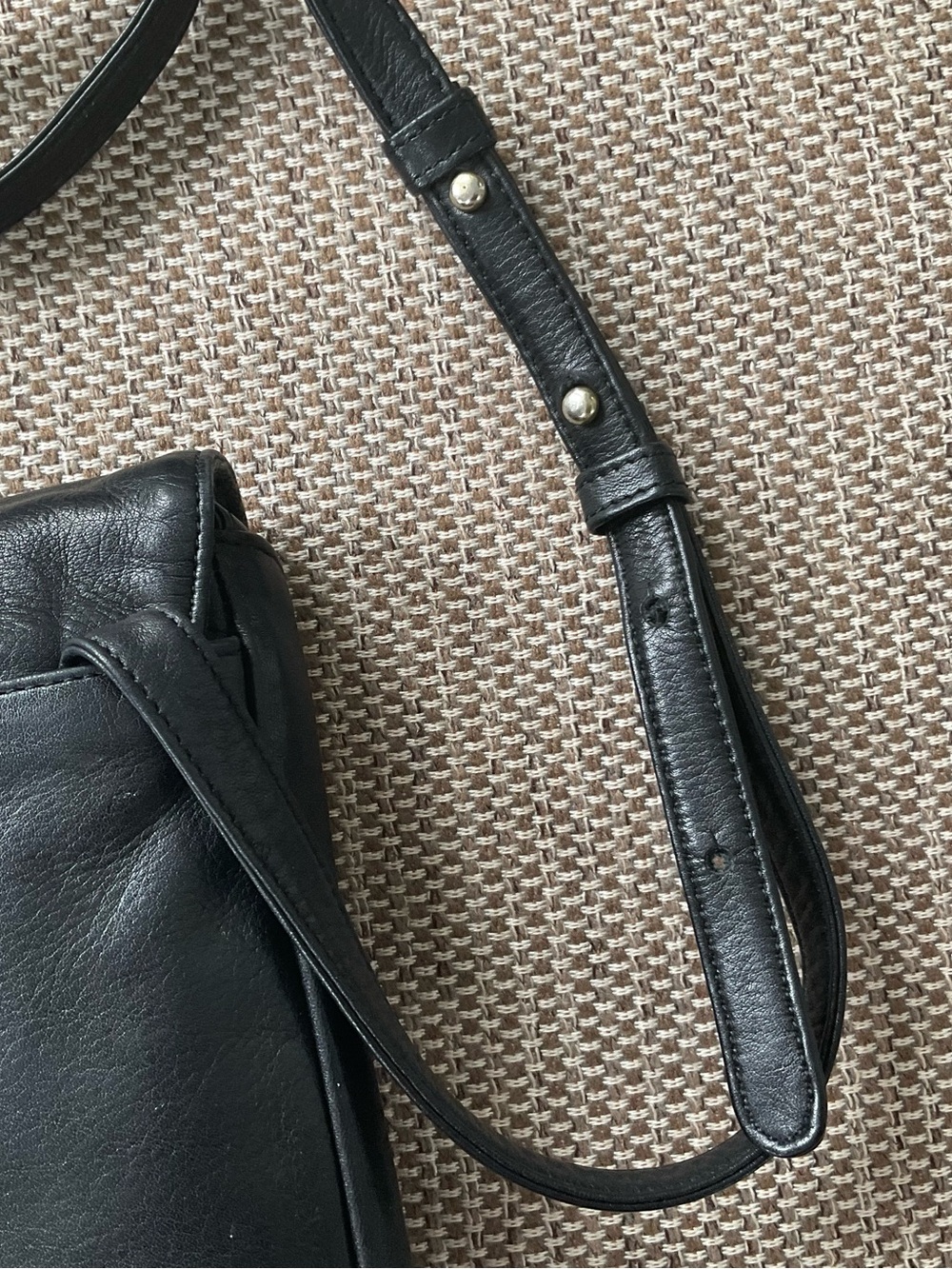Black leather Enzo Angiolini crossbody - Picture 8 of 11